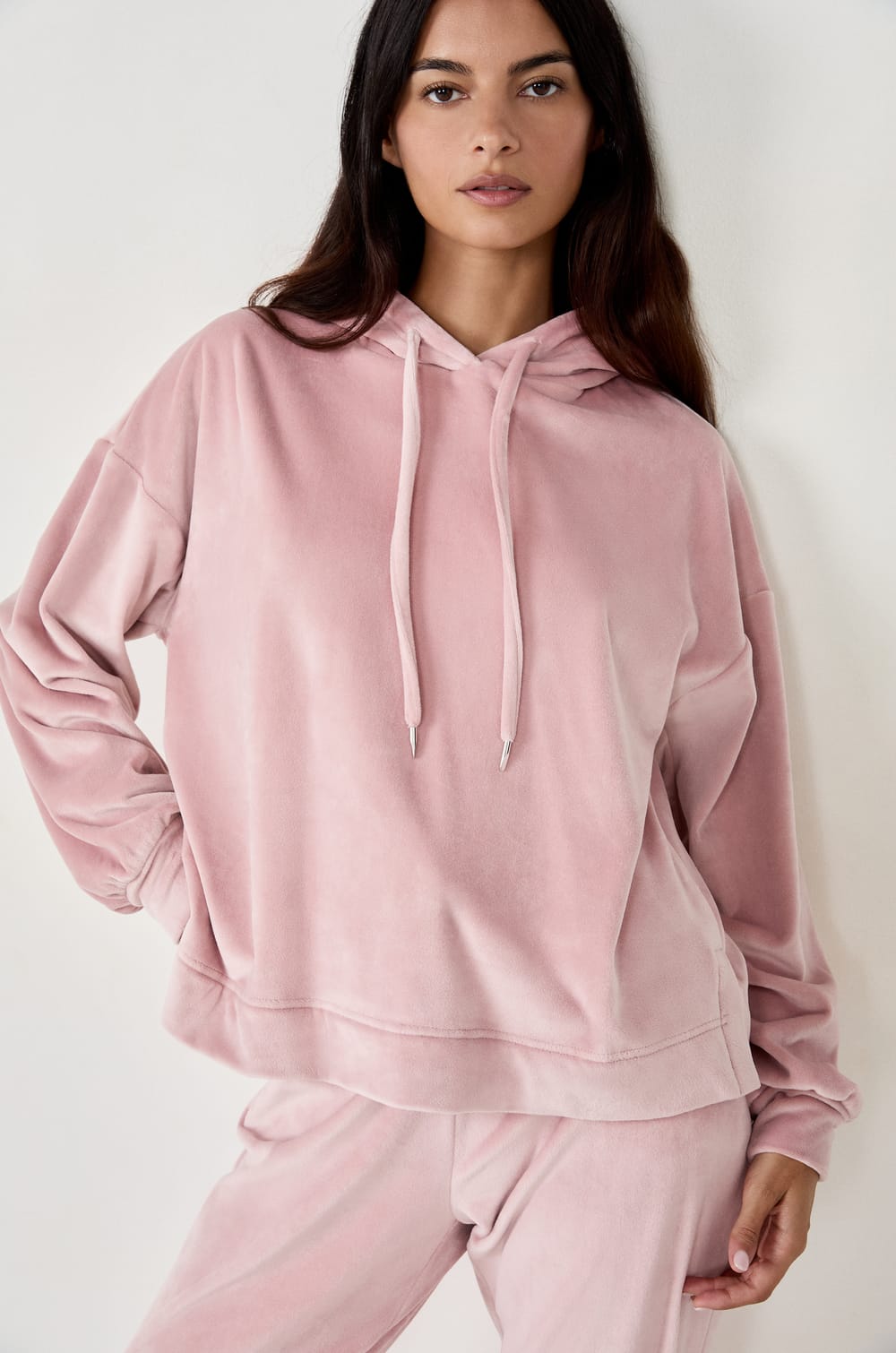 Bluza z kapturem o efekcie weluru;${refinementColor}