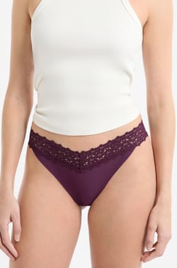 Tanga z mikrovl&aacute;kna a krajky;${refinementColor}