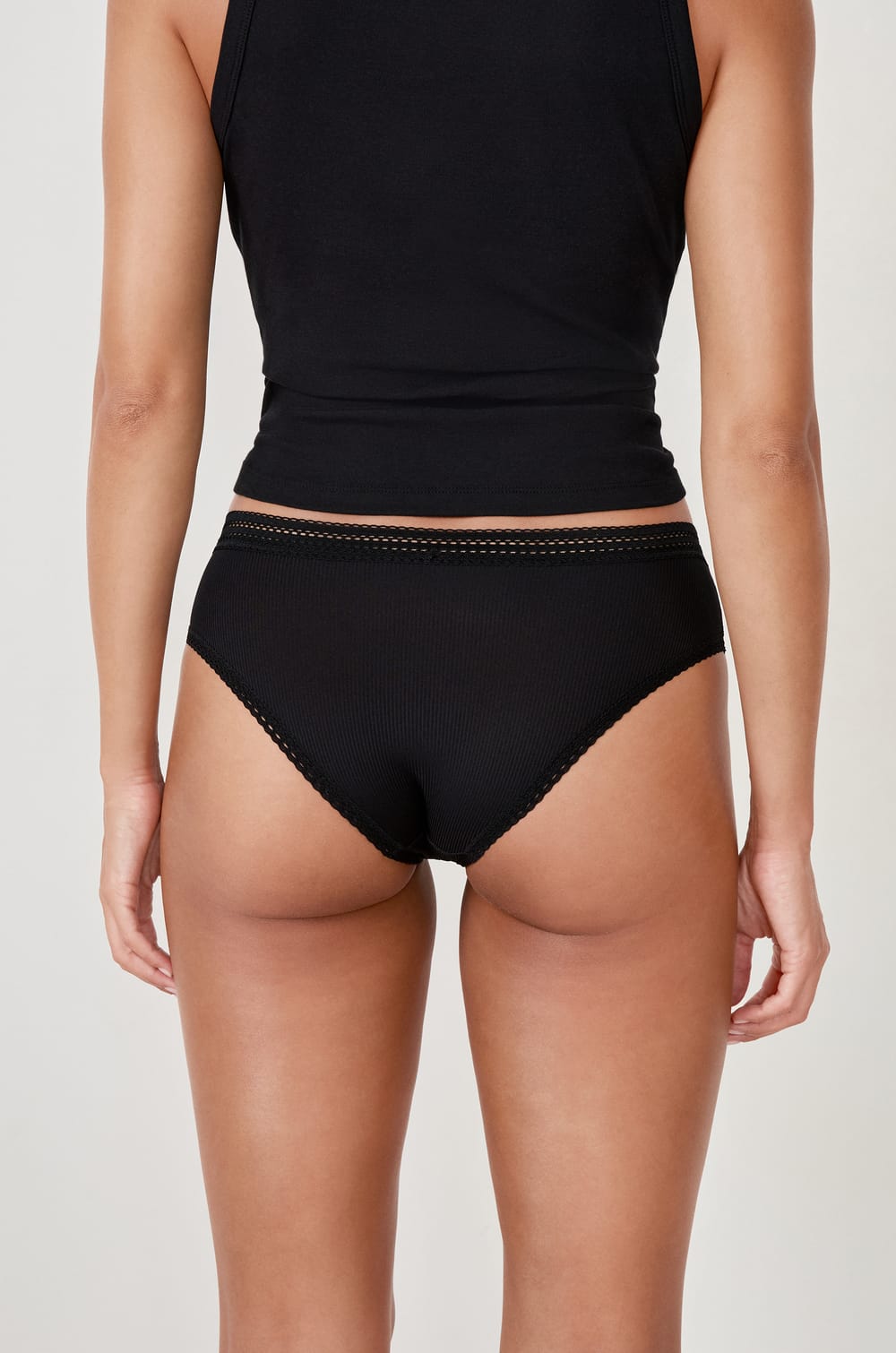 Shorty aus Mikrofaser mit Spitzensäumen;${refinementColor}