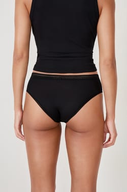 Shorty aus Mikrofaser mit Spitzensäumen;${refinementColor}