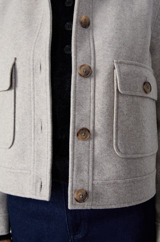 Veste courte avec poches;${refinementColor}