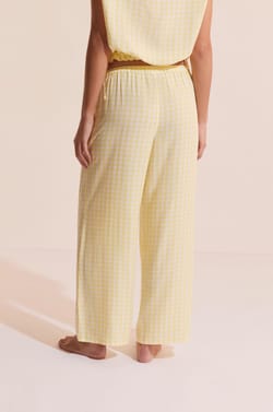 Pantalon &agrave; carreaux avec motif cerise;${refinementColor}