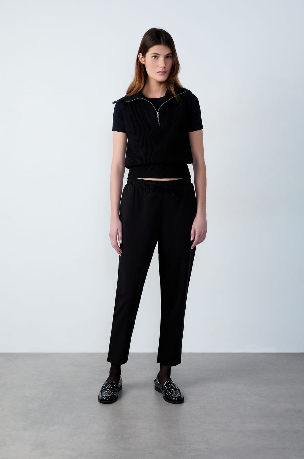 Pantalón corte cigarrillo con lazo;${refinementColor}