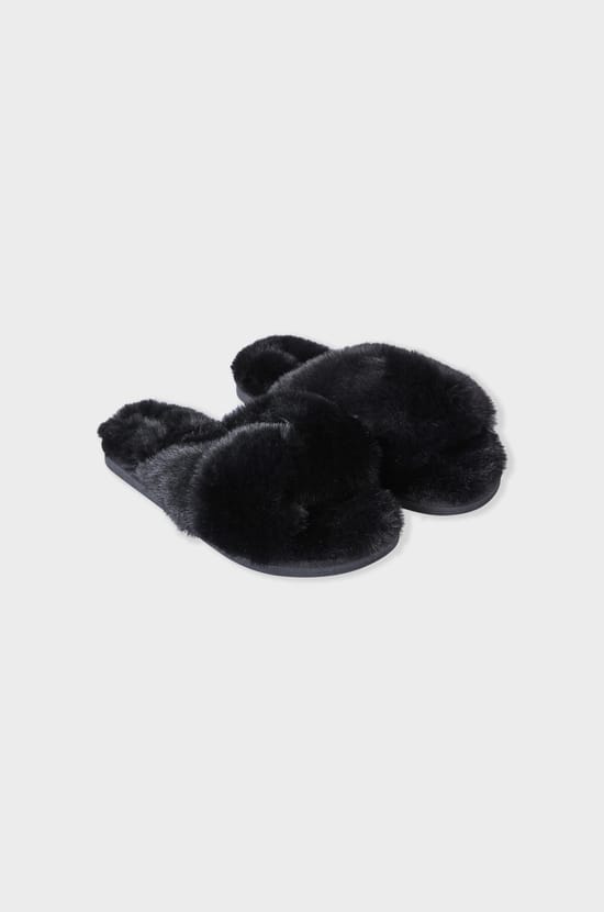 Flip-Flop Slippers;${refinementColor}