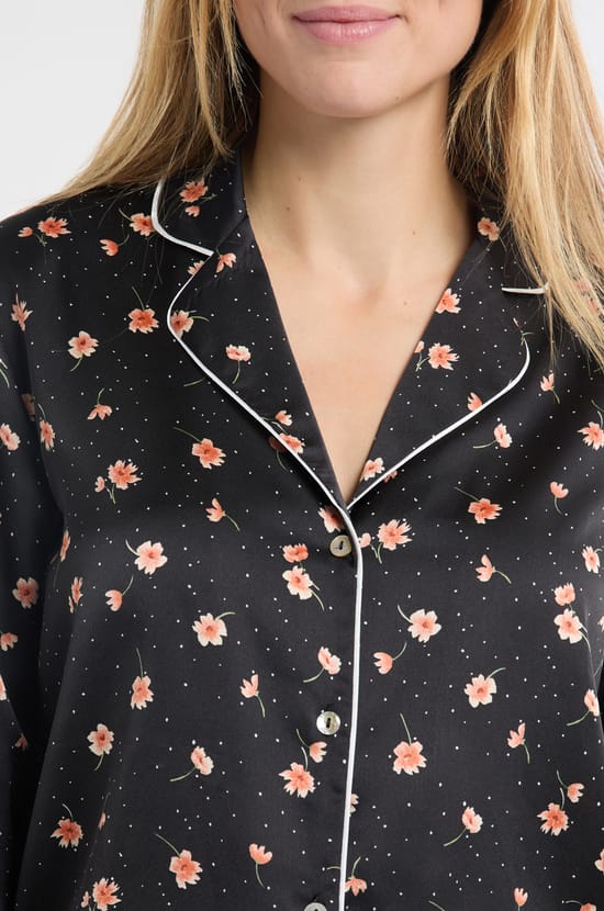 Chemise de pyjama à motifs fleurs en satin;${refinementColor}