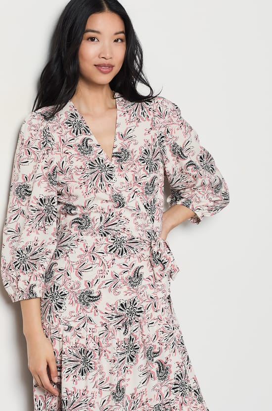 Long dress with pattern and 3/4 sleeves;${refinementColor}