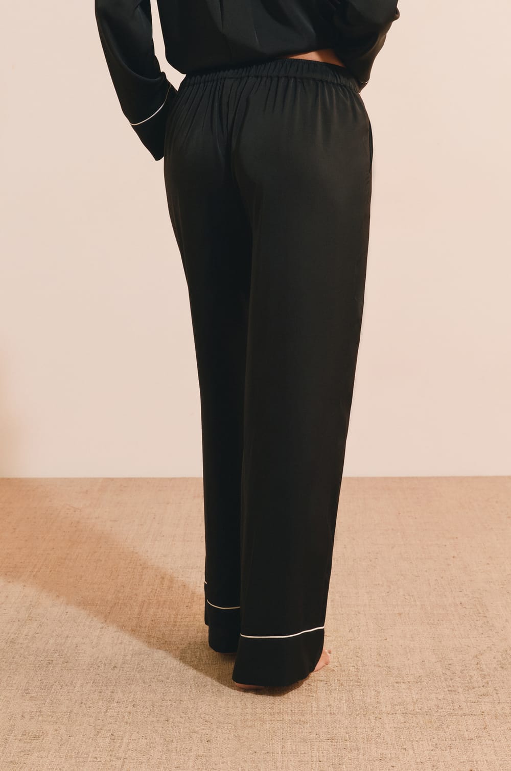 Pantalon de pyjama satin&eacute;e;${refinementColor}