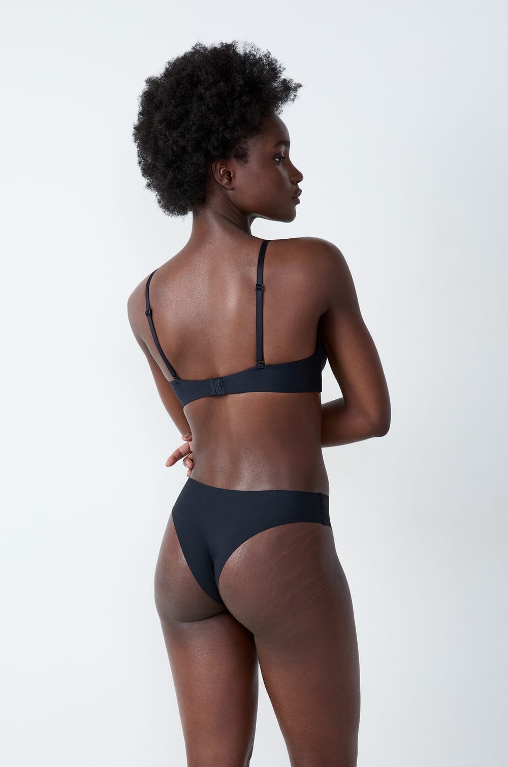 Soutien-gorge coques fines sans armatures en microfibre;${refinementColor}