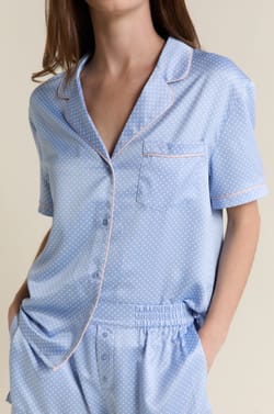 Chemise de pyjama satin&eacute;e &agrave; pois;${refinementColor}
