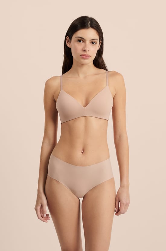 Sujetador de copas finas sin aros de microfibra;${refinementColor}