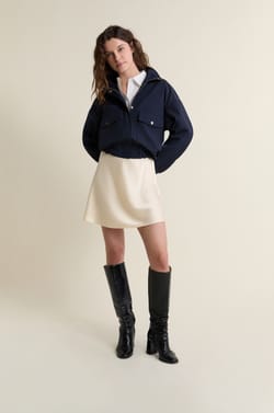 Falda corta satinada;${refinementColor}