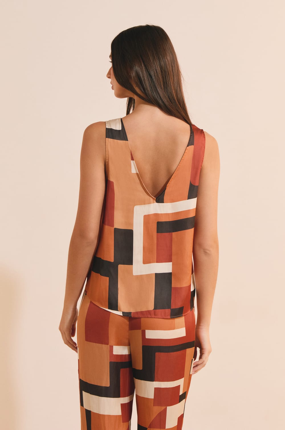 Top &agrave; imprim&eacute; g&eacute;om&eacute;trique;${refinementColor}