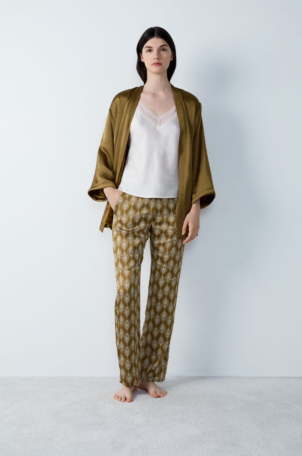 3-teiliges Pyjama-Set mit Samt-Jacke;${refinementColor}