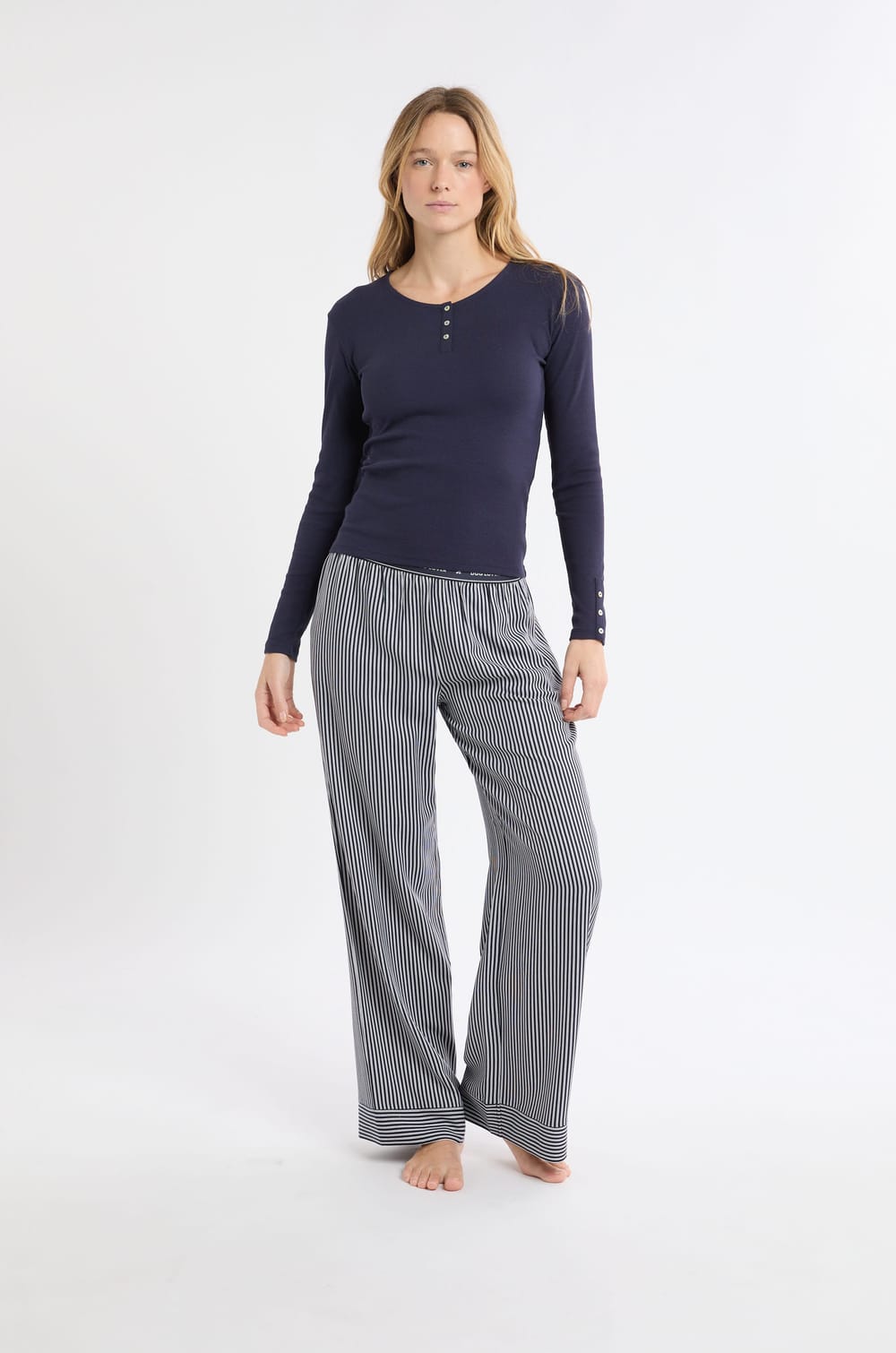 T-shirt manches longues en coton avec boutons;${refinementColor}