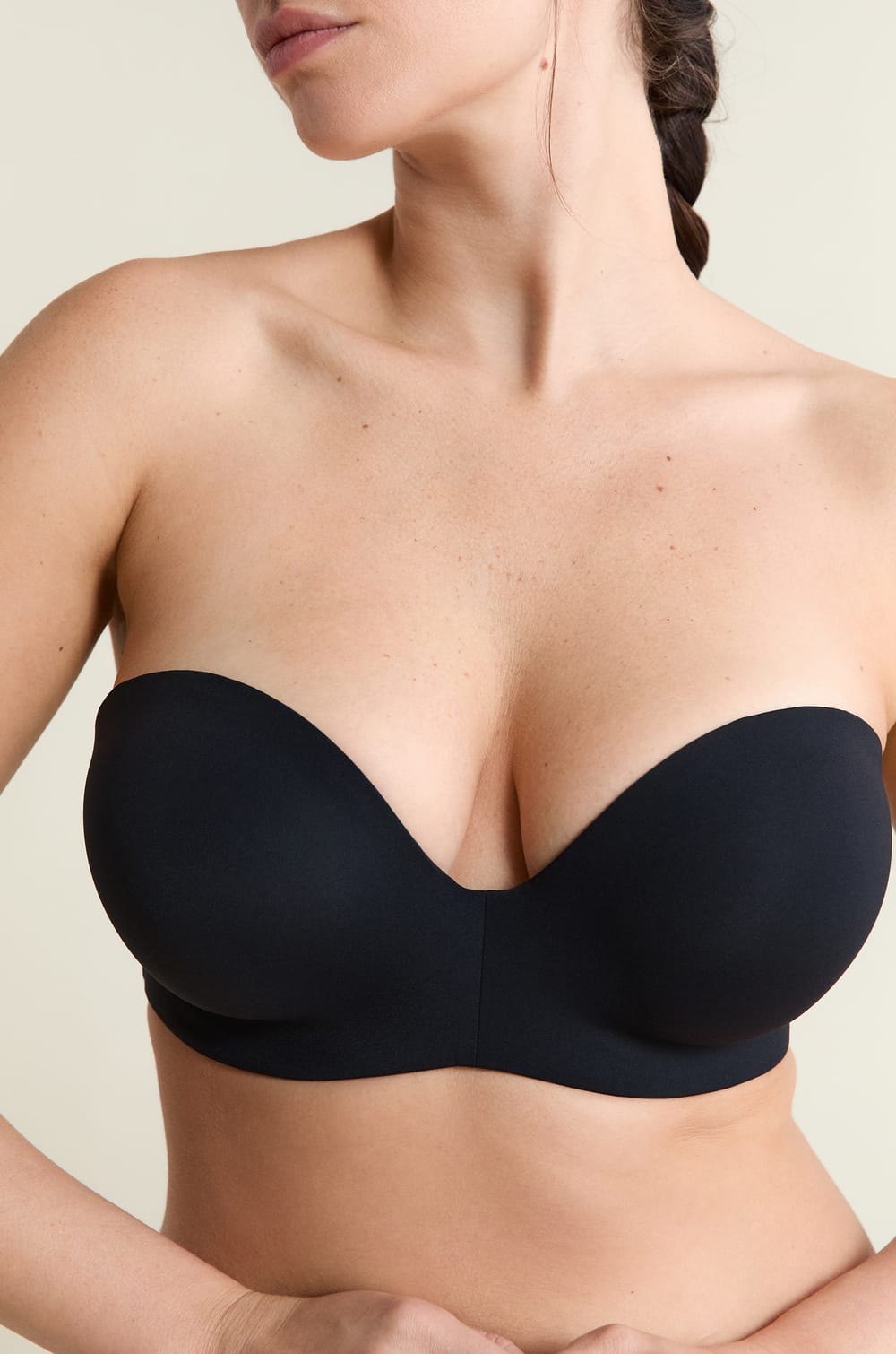 Strapless lightly lined bra with removable straps, cup C-E;${refinementColor}