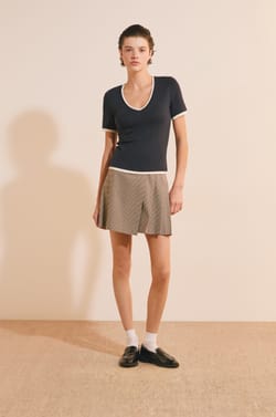 T-shirt &agrave; manches courtes col V en coton;${refinementColor}