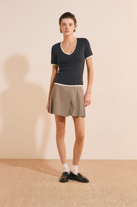 T-shirt &agrave; manches courtes col V en coton;${refinementColor}