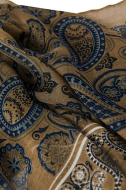 Foulard &agrave; motifs;${refinementColor}