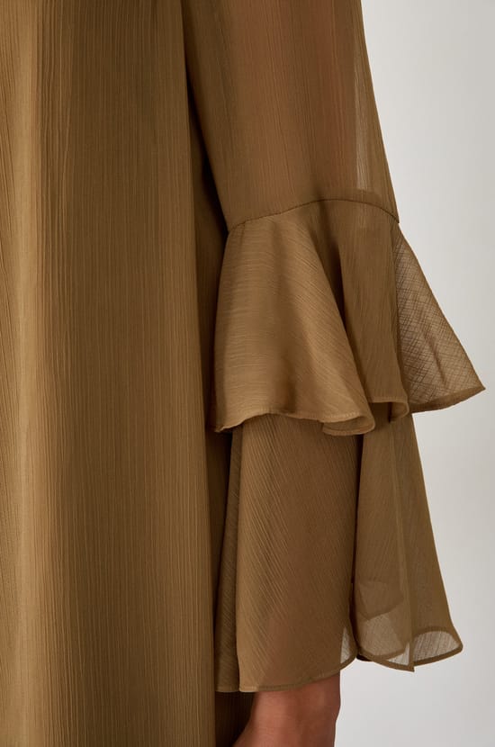 Robe courte avec manches &agrave; volants;${refinementColor}
