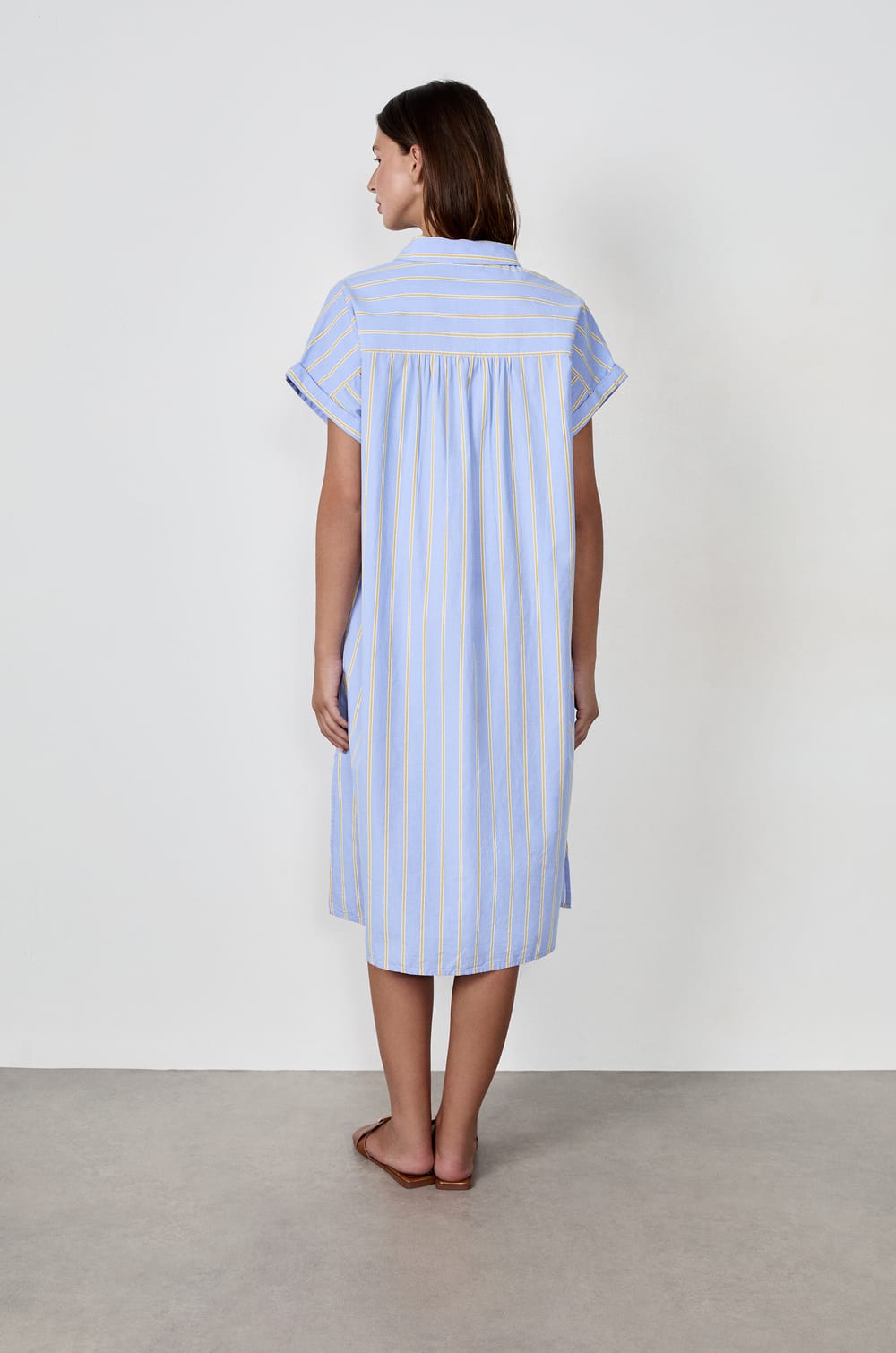 Robe chemise manches courtes à rayures;${refinementColor}