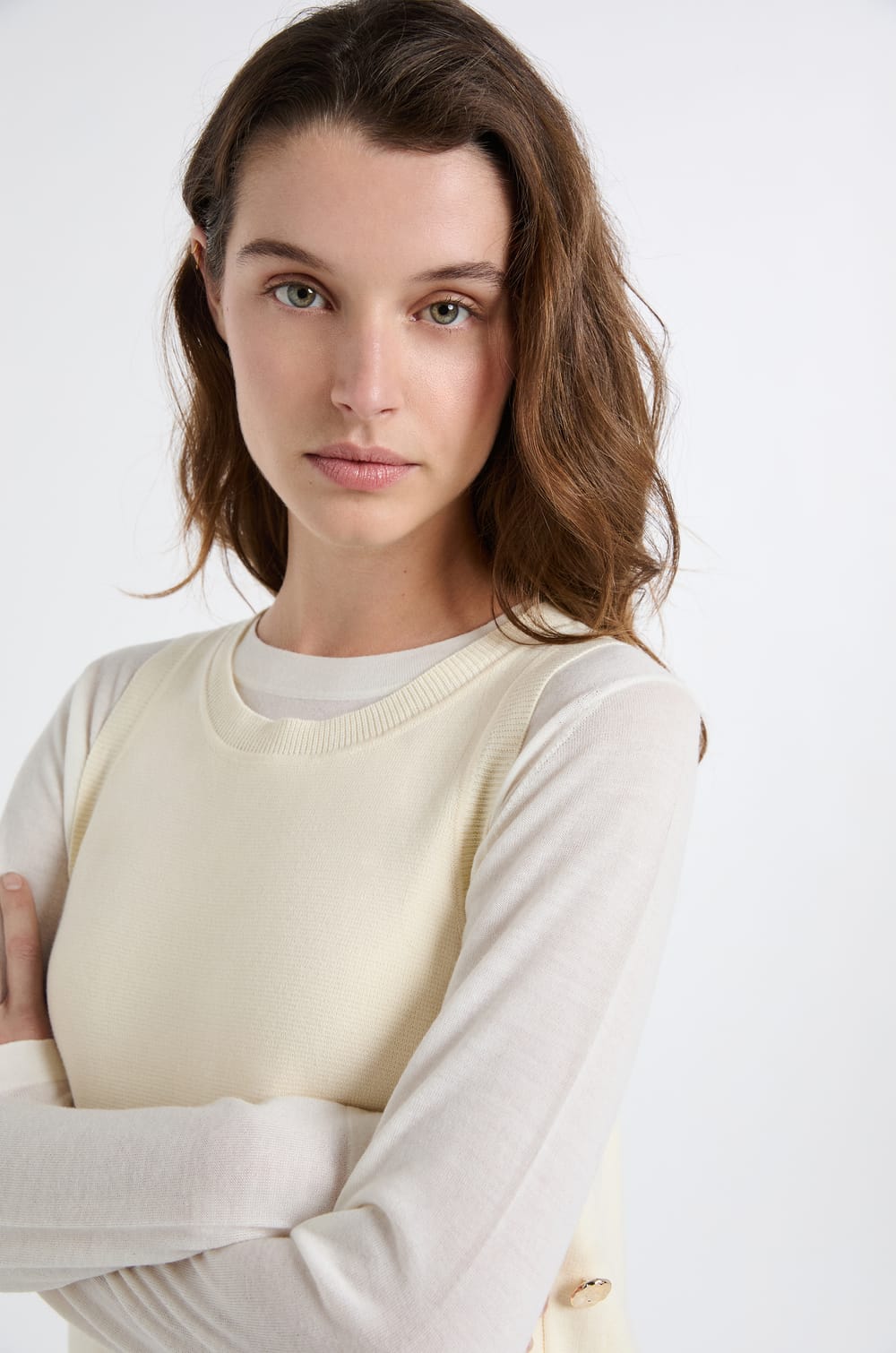 Robe courte avec boutons dor&eacute;s;${refinementColor}