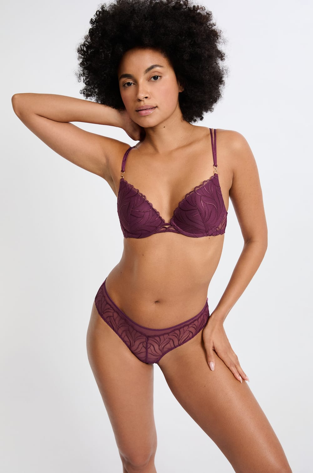 Hipster mit Blumenstickerei;${refinementColor}