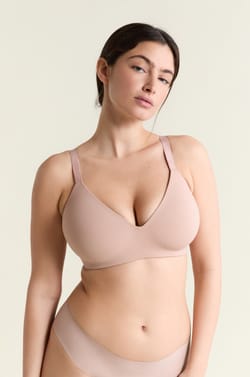 Lightly Lined Wireless Bra in Microfibre;${refinementColor}
