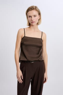 Caraco satin&eacute; &agrave; fines bretelles;${refinementColor}