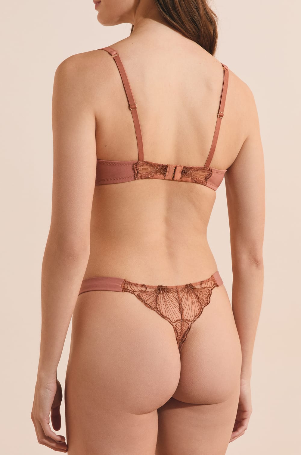 String en broderie;${refinementColor}