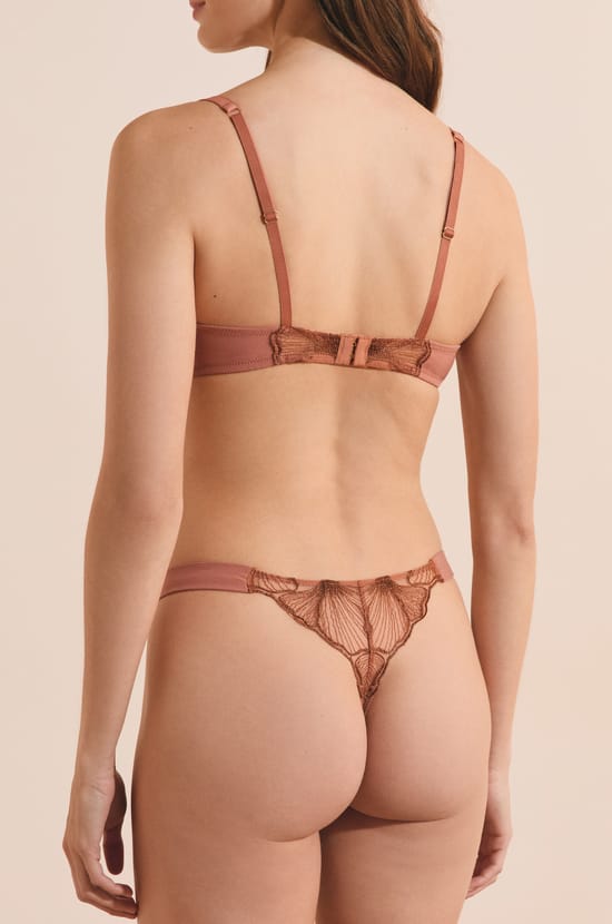 String en broderie;${refinementColor}
