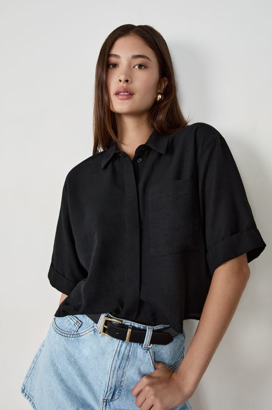 Fluid short-sleeved shirt;${refinementColor}