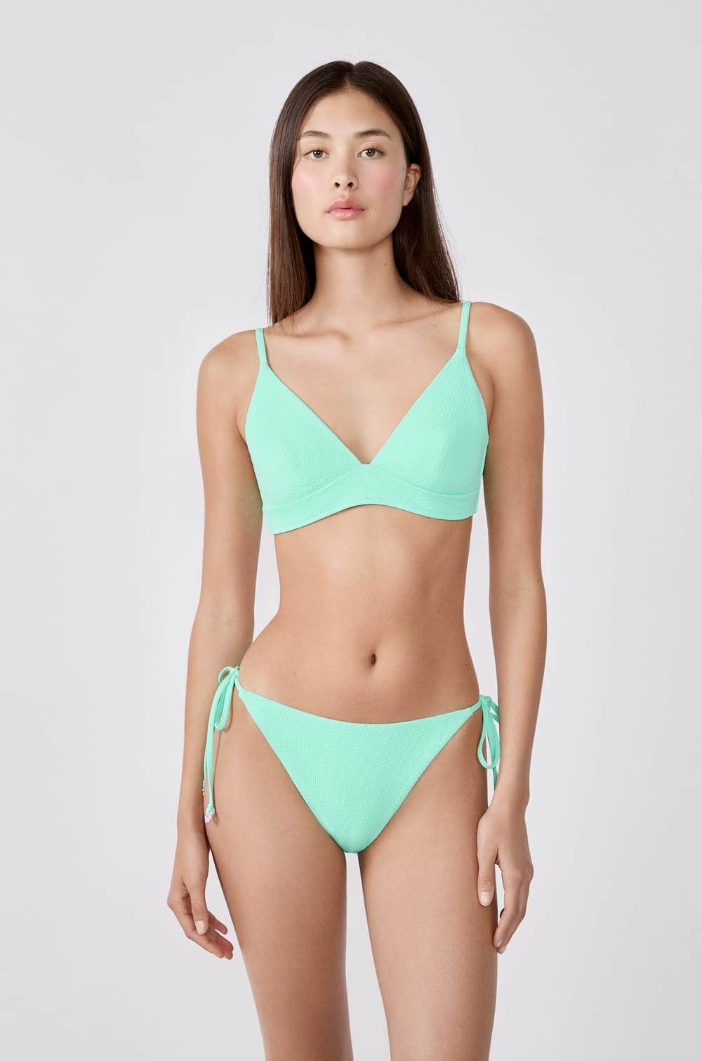 Triangle haut de maillot sans armatures;${refinementColor}