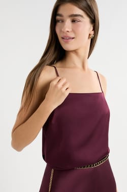 Caraco satiné à fines bretelles;${refinementColor}