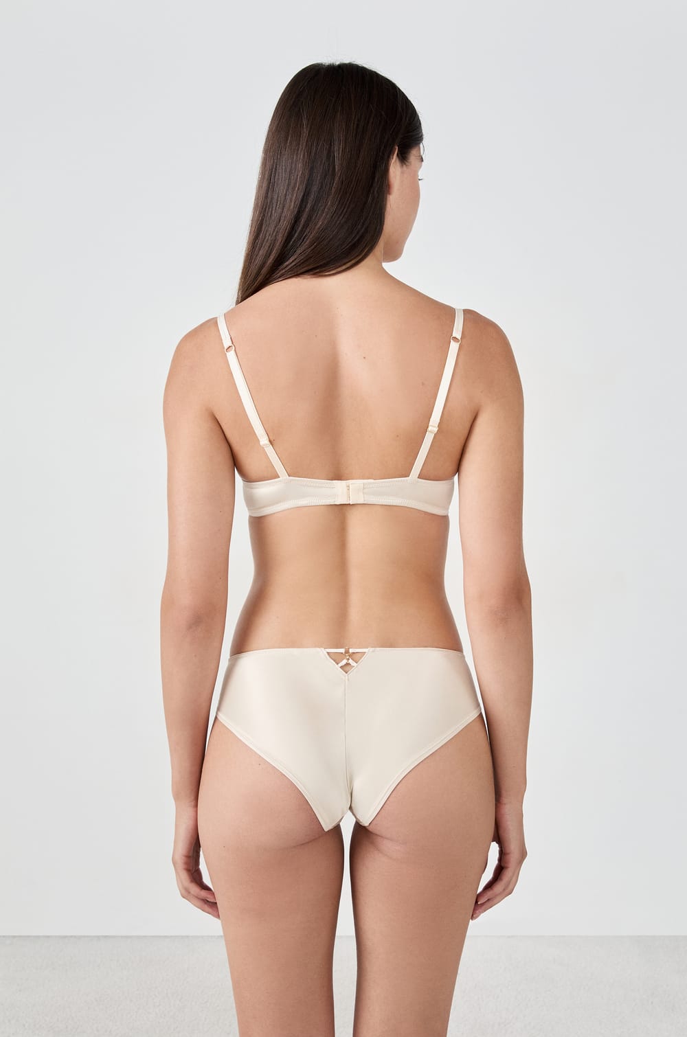 Soutien-gorge N.2 - Le push-up plongeant en broderie florale;${refinementColor}