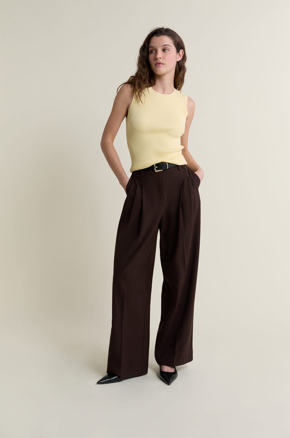 D&eacute;bardeur en maille fine c&ocirc;tel&eacute;e;${refinementColor}