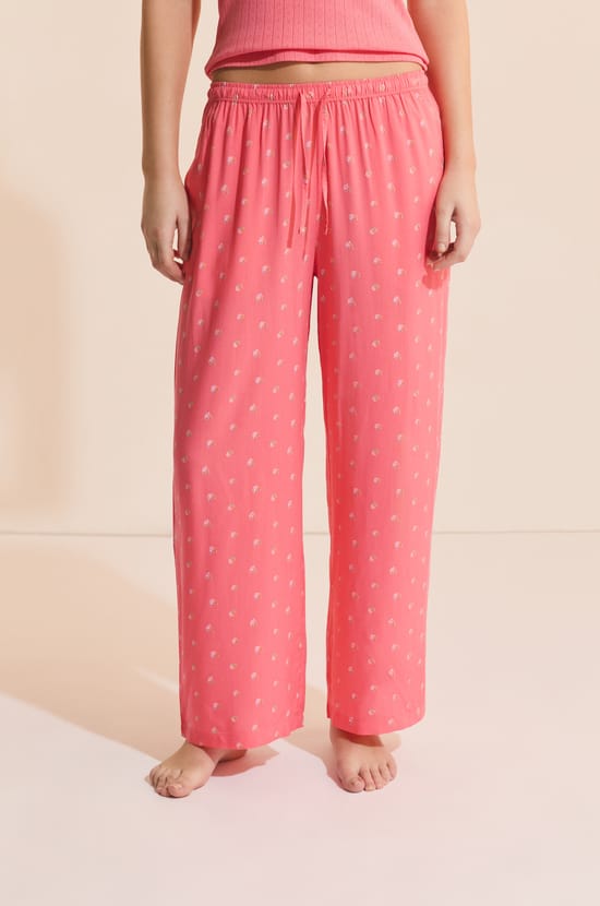 Pantacourt de pyjama &agrave; motifs fleurs;${refinementColor}