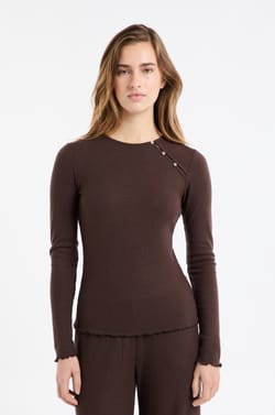 T-shirt de pyjama c&ocirc;tel&eacute; avec boutons;${refinementColor}