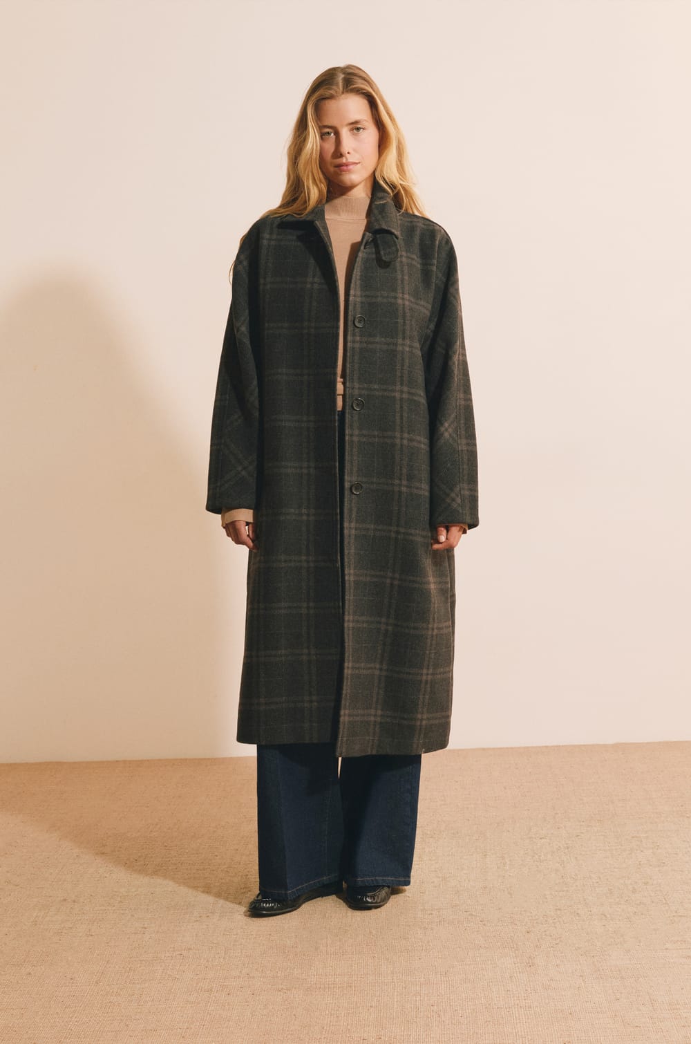 Manteau long &agrave; carreaux avec laine;${refinementColor}