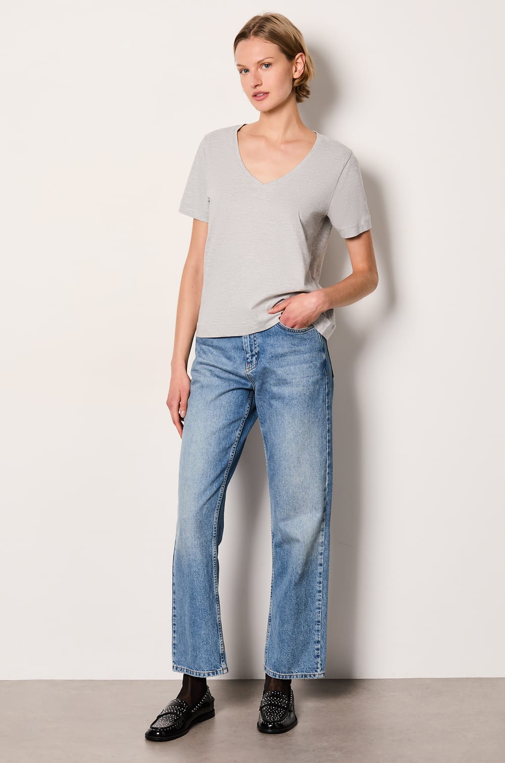 Short Sleeve V-Neck T-Shirt;${refinementColor}