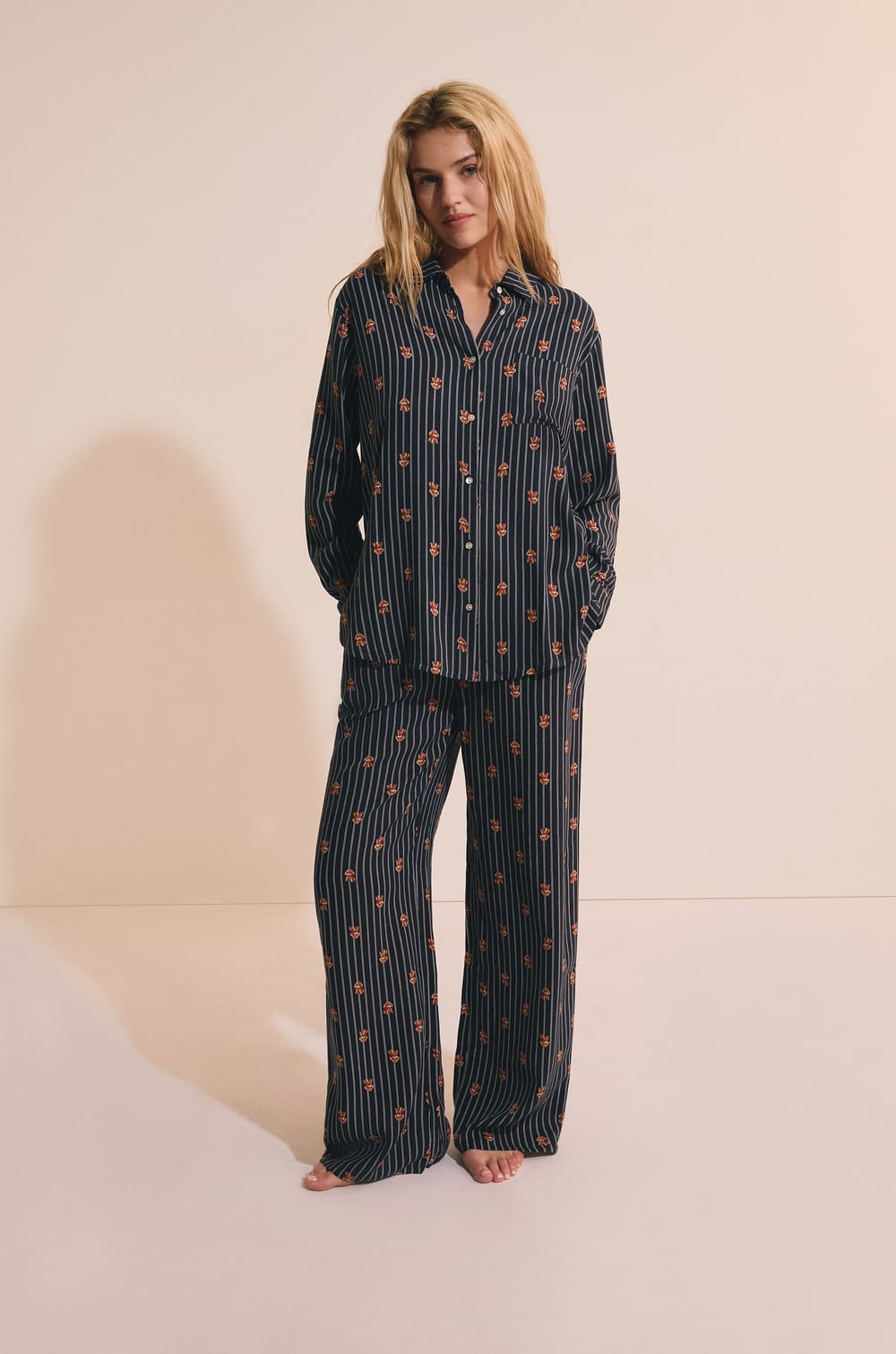 NE PAS METTRE EN LIGNE - SPE EXPORT - Chemise de pyjama &agrave; motifs chiens;${refinementColor}