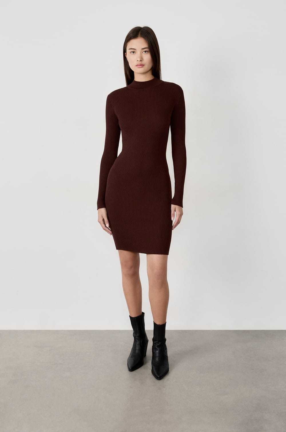 Robe pull courte;${refinementColor}