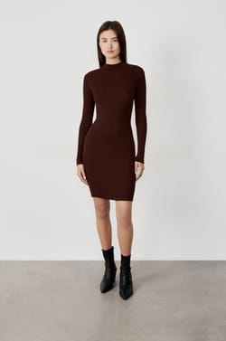 Robe pull courte;${refinementColor}