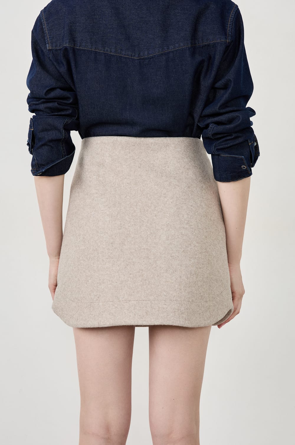 Jupe courte;${refinementColor}