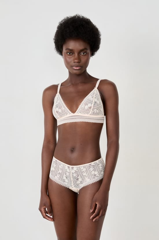 Wireless Lace Triangle Bra;${refinementColor}