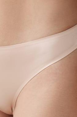 Tanga en microfibre;${refinementColor}