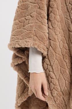 Poncho &agrave; manches 3/4;${refinementColor}