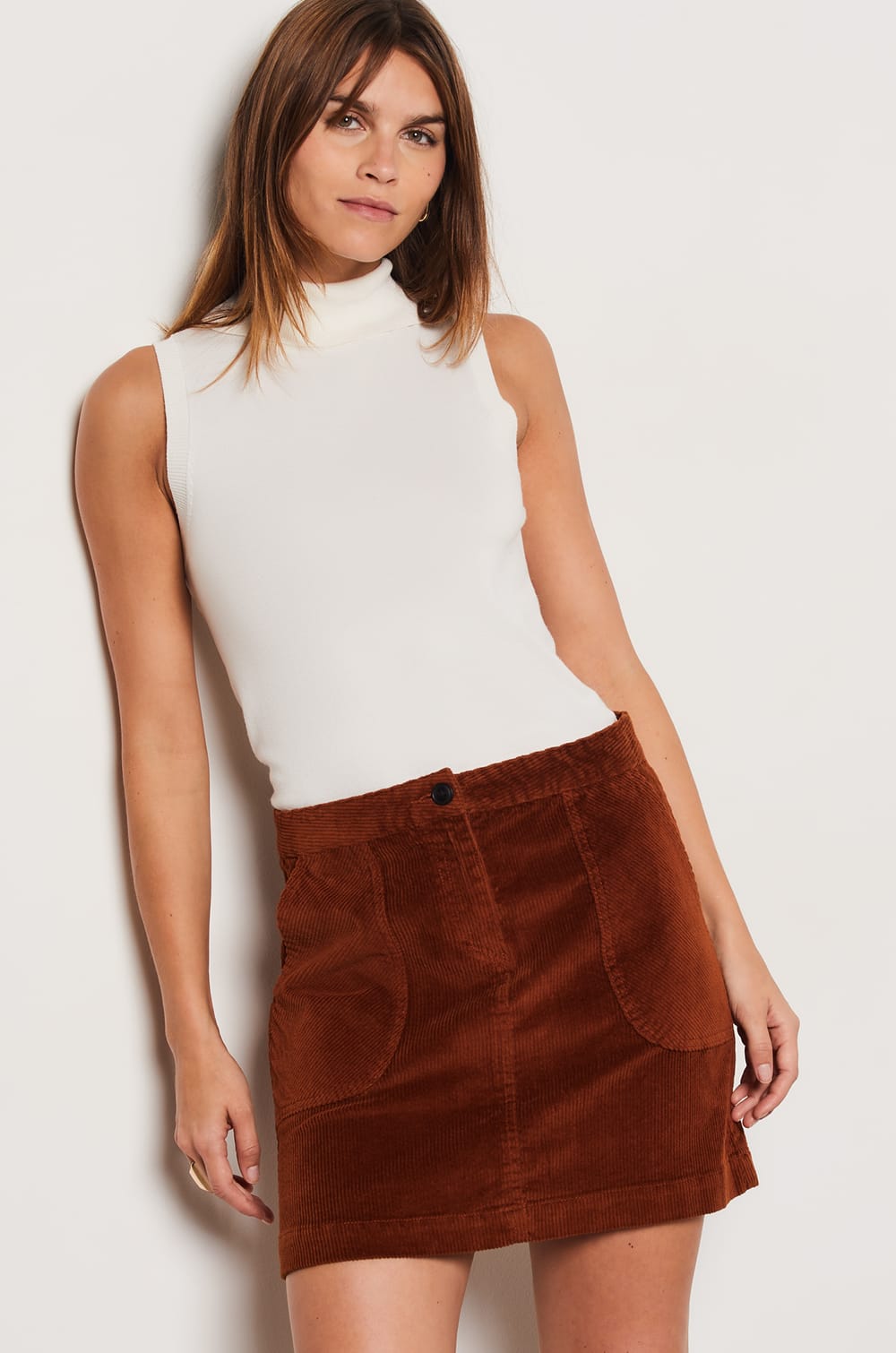 Short ribbed skirt;${refinementColor}