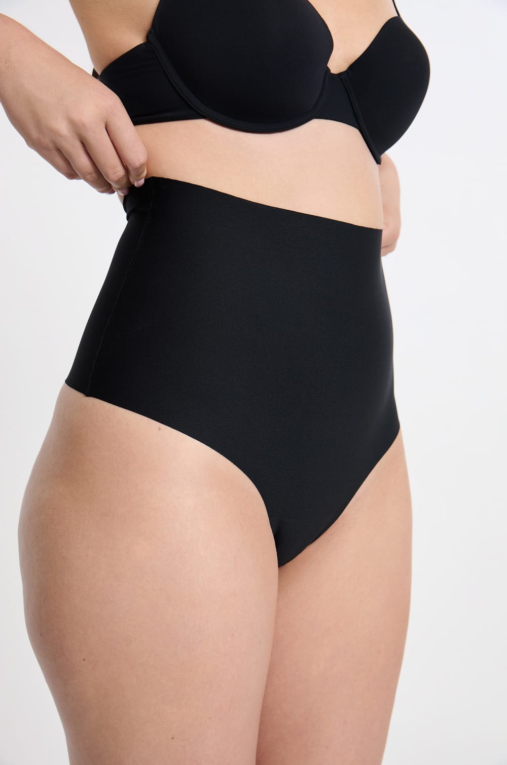 Tanga moldeador - fuerte sujeción;${refinementColor}