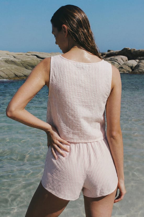 Short &agrave; rayures avec lin;${refinementColor}
