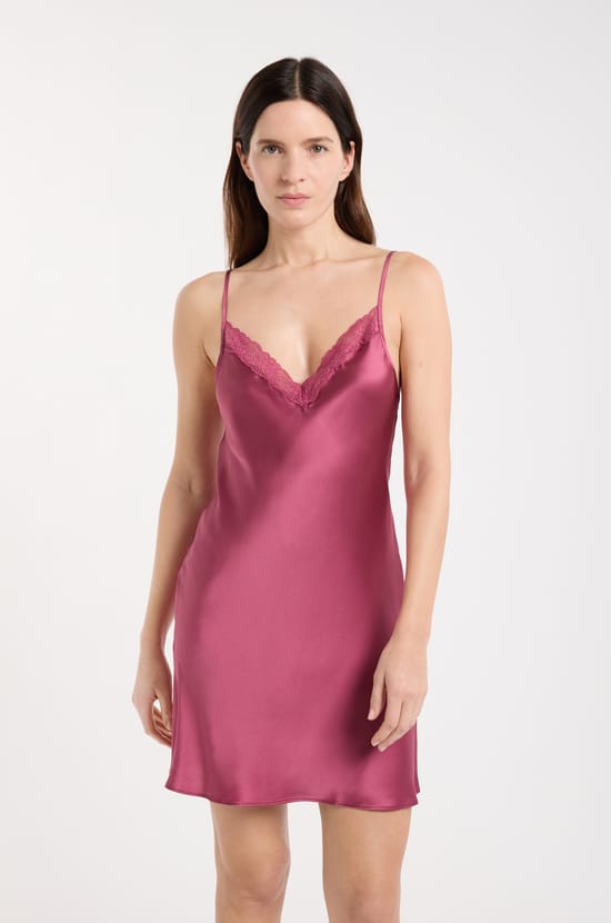 Nuisette en soie détails dentelle;${refinementColor}